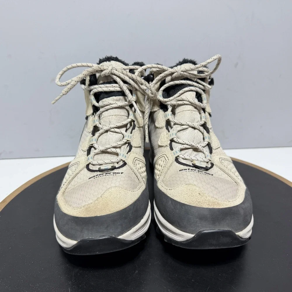 New Balance Boots Womens Size 7.5B Beige Suede Primaloft Vibram Winter Hiking